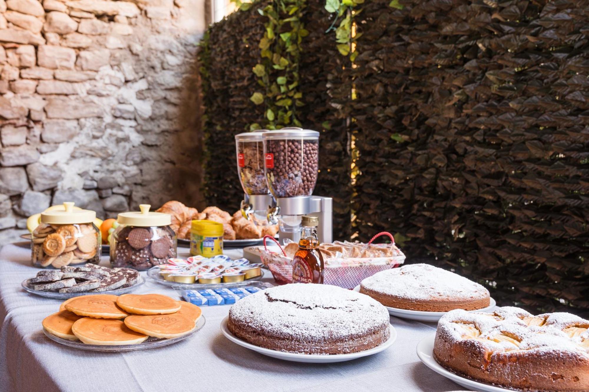 B&B La Corte And Home Restaurant - Free Parking - 10 Minutes To The Lake And Centre Tavernerio Exterior photo