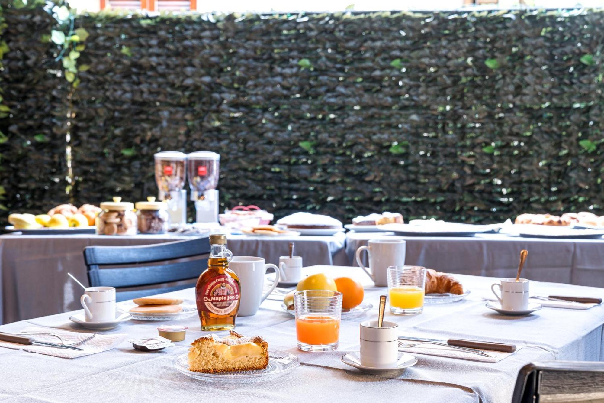 B&B La Corte And Home Restaurant - Free Parking - 10 Minutes To The Lake And Centre Tavernerio Exterior photo