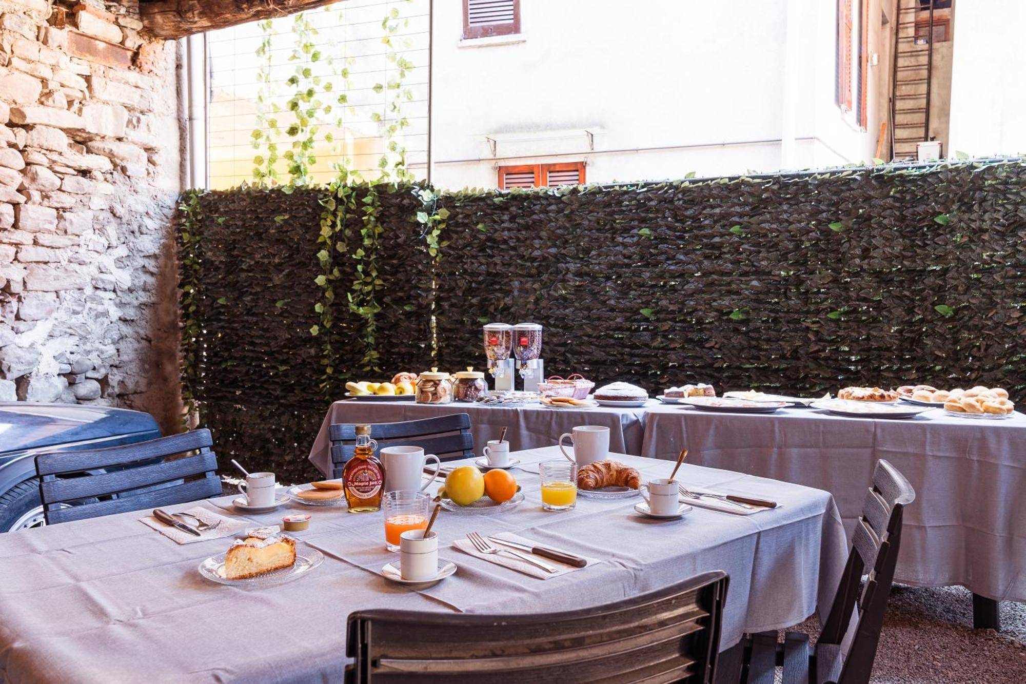 B&B La Corte And Home Restaurant - Free Parking - 10 Minutes To The Lake And Centre Tavernerio Exterior photo