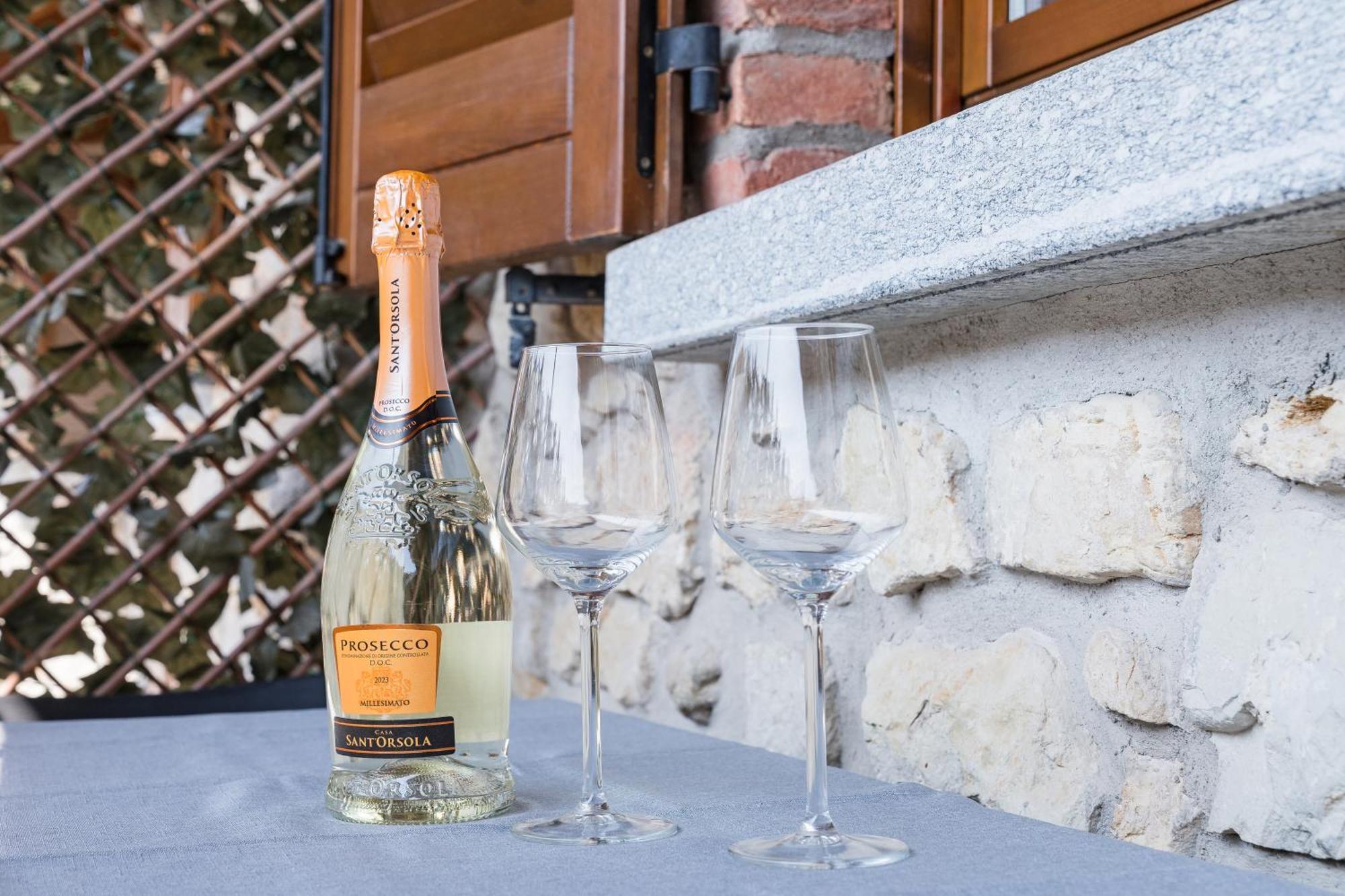 B&B La Corte And Home Restaurant - Free Parking - 10 Minutes To The Lake And Centre Tavernerio Exterior photo