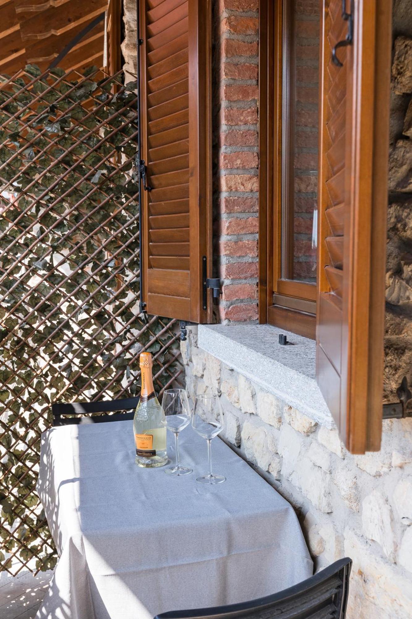 B&B La Corte And Home Restaurant - Free Parking - 10 Minutes To The Lake And Centre Tavernerio Exterior photo