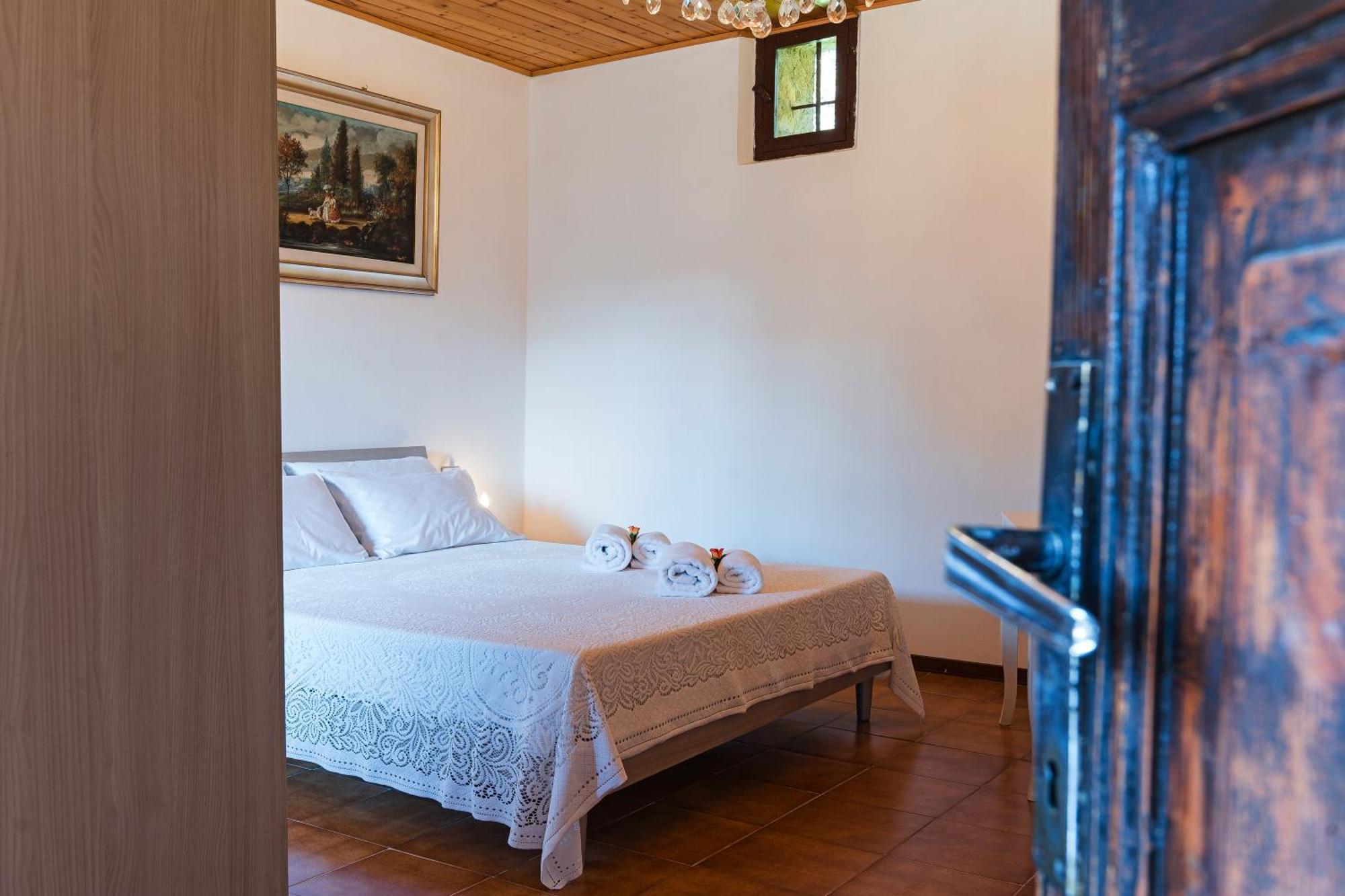 B&B La Corte And Home Restaurant - Free Parking - 10 Minutes To The Lake And Centre Como Exterior photo