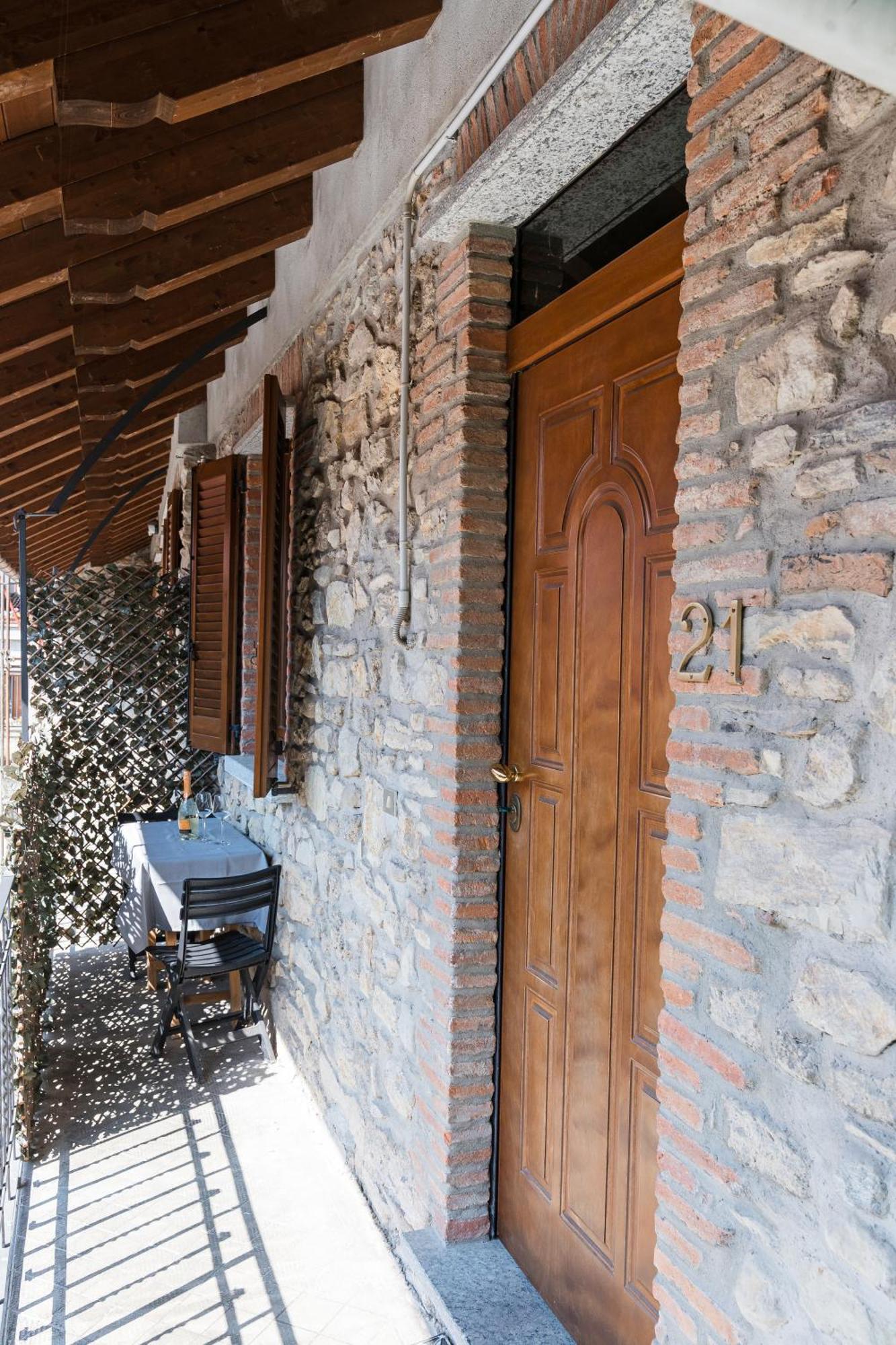 B&B La Corte And Home Restaurant - Free Parking - 10 Minutes To The Lake And Centre Tavernerio Exterior photo