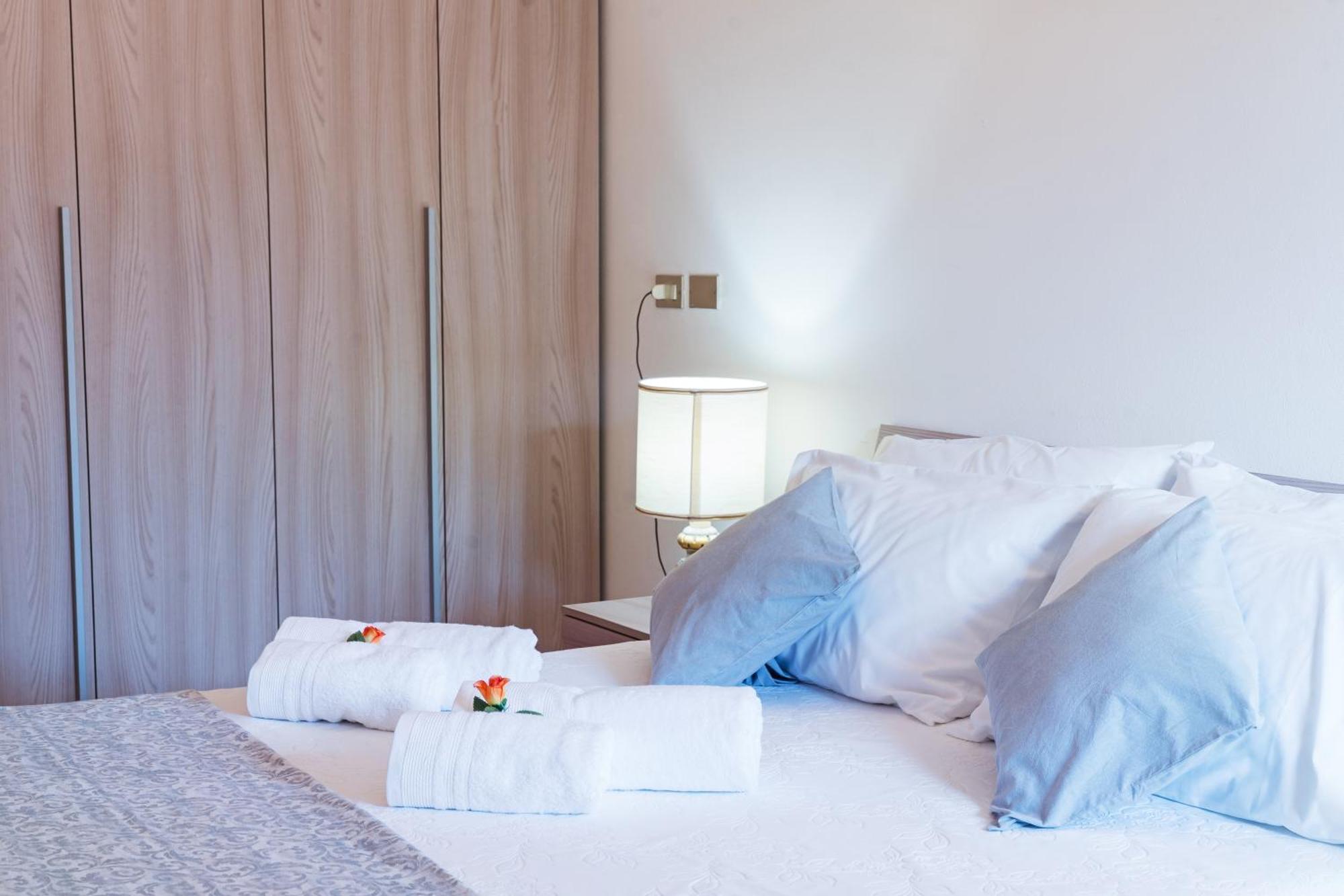 B&B La Corte And Home Restaurant - Free Parking - 10 Minutes To The Lake And Centre Tavernerio Exterior photo