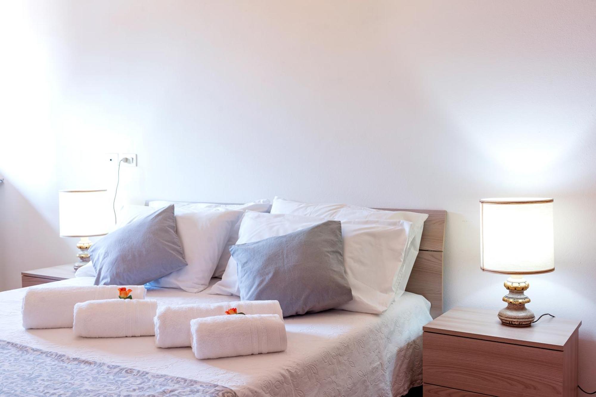 B&B La Corte And Home Restaurant - Free Parking - 10 Minutes To The Lake And Centre Como Exterior photo