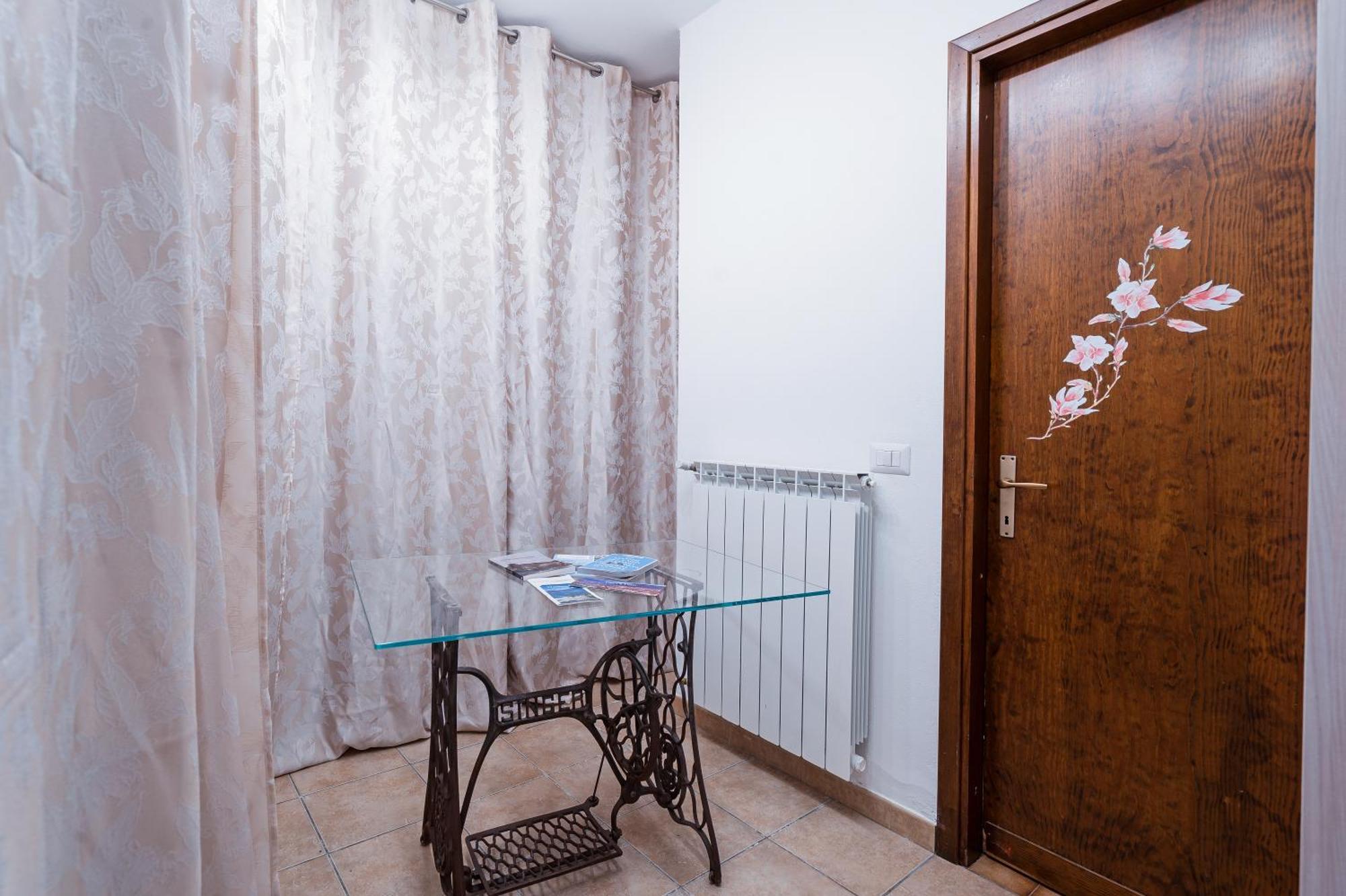 B&B La Corte And Home Restaurant - Free Parking - 10 Minutes To The Lake And Centre Tavernerio Exterior photo