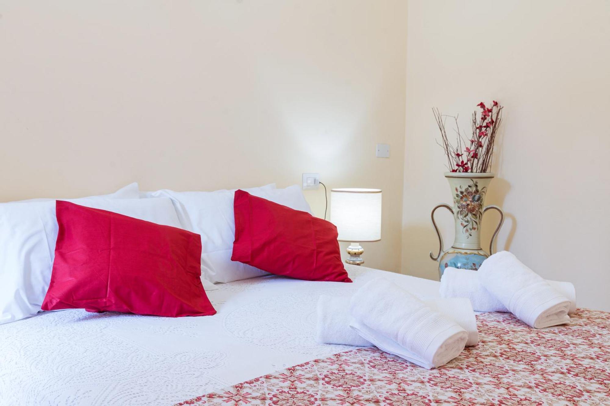 B&B La Corte And Home Restaurant - Free Parking - 10 Minutes To The Lake And Centre Tavernerio Exterior photo