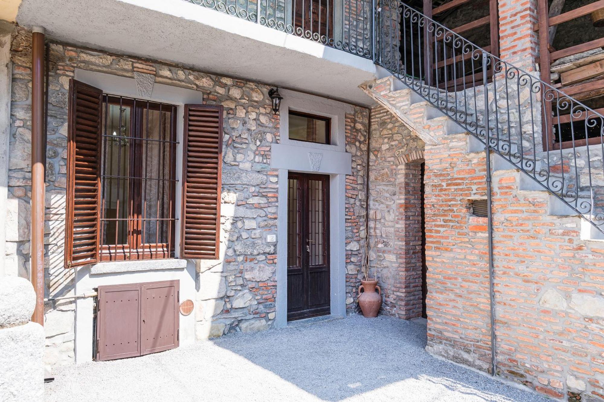 B&B La Corte And Home Restaurant - Free Parking - 10 Minutes To The Lake And Centre Tavernerio Exterior photo